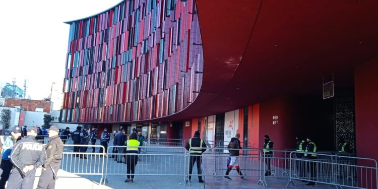 Kontrolle të rrepta dhe bileta elektronike, çfarë duhet të dini para se të hyni në “Air Albania”