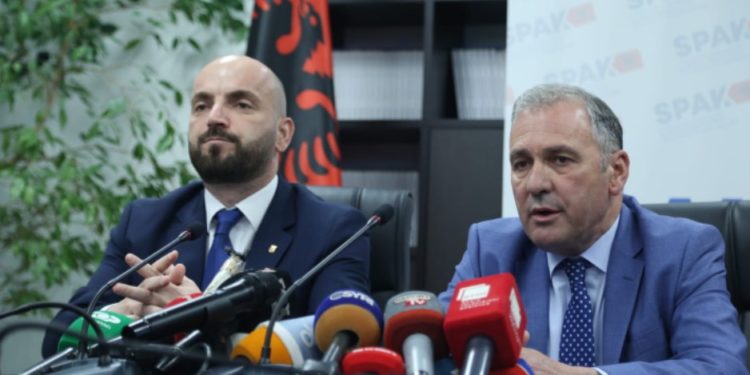 Operacion i SPAK dhe Policisë së Shtetit në disa qytete: Goditen 8 grupe kriminale, 18 të arrestuar