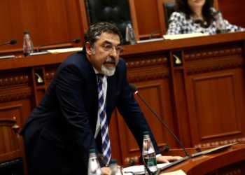 “Gjithçka është e filmuar”, Çuçi flet për të riun që humbi jetën në komisariat: Nuk ka asnjë aludim për ngjarjen, hetimit i kemi shkuar deri në fund, 3 policë të arrestuar për neglizhencë