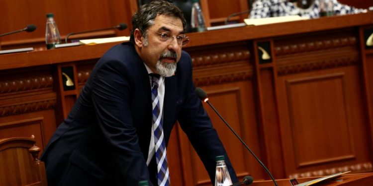 “Gjithçka është e filmuar”, Çuçi flet për të riun që humbi jetën në komisariat: Nuk ka asnjë aludim për ngjarjen, hetimit i kemi shkuar deri në fund, 3 policë të arrestuar për neglizhencë