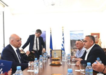 Vizita në Shqipëri, Dendias bën takimin e parë me Fredi Belerin e Himarës