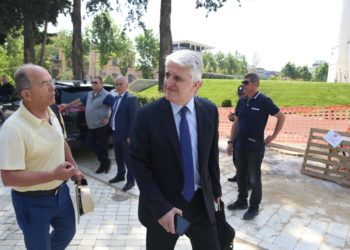 Butrinti me koncension, Sazan Guri i kërkon reagim Pandeli Majkos, ja çfarë bën ish-kryeministri