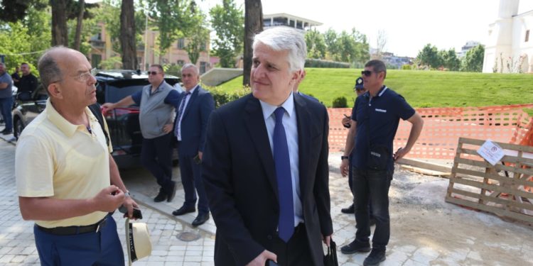 Butrinti me koncension, Sazan Guri i kërkon reagim Pandeli Majkos, ja çfarë bën ish-kryeministri