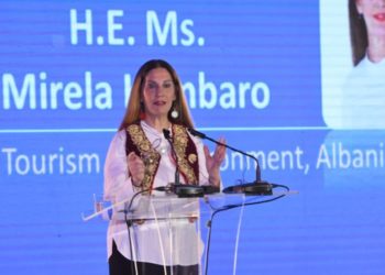 Kumbaro e veshur me kostum të Libohovës në takimin me ministrat e turizmit: Hapja turistike e Ballkanit krijon treg të ri të perbashkët