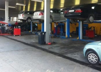 Bëni kujdes kur i çoni makinat në servise, kështu e pësuan këta qytetarë