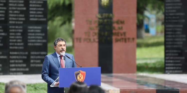 Përkujtohen Dëshmorët e Policisë së Shtetit, Çuçi: Me ligj të posaçëm kemi garantuar mbështetjen për fëmijët dhe familjet e tyre