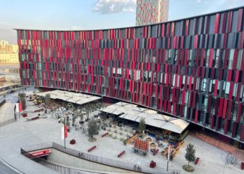 Çmenduria me çmimet e hoteleve për finalen në Tiranë, ‘zgjohet’ nga gjumi Autoriteti i Konkurrencës