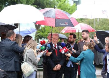 Berisha thirrje Ramës: Të rikthehen vizat për rusët që duan të vijnë në Shqipëri