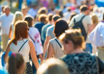 Shqipëria po plaket shpejt, mosha mediane e grave arrin 39.1 vjeç, e burrave 37.3