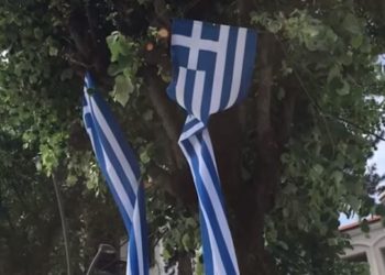Korça mbushet me flamuj grekë në pedonale, ankohen banorët: E pavend! (VIDEO)