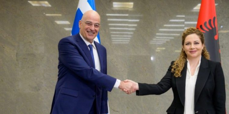 Ministri i Jashtëm grek kërkesë Shqipërisë: Të mos krijojmë çështje që s’janë ekzistuese!