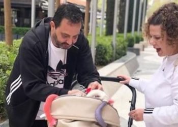 Njëri drejtor, tjetra mjeke, kush janë çifti që u mor përpara me makinë në Tiranë