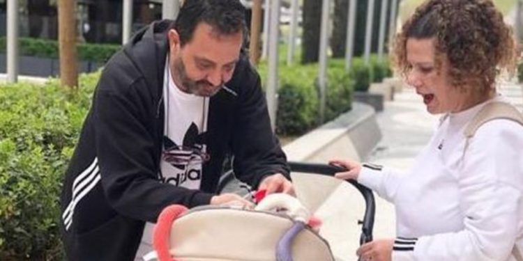 Njëri drejtor, tjetra mjeke, kush janë çifti që u mor përpara me makinë në Tiranë