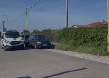 Njëri i vuri flakën autobusit, tjetri makinës, kapen 2 persona të shpallur në kërkim