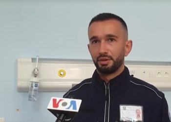 Duket i kënaqur me rrogën, njihuni me infermierin që s’do të largohet nga Gjirokastra drejt Gjermanisë (VIDEO)