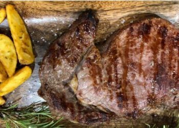 E pazakontë në Greqi/ 43-vjeçari humb jetën në restorant pasi u mbyt me mish