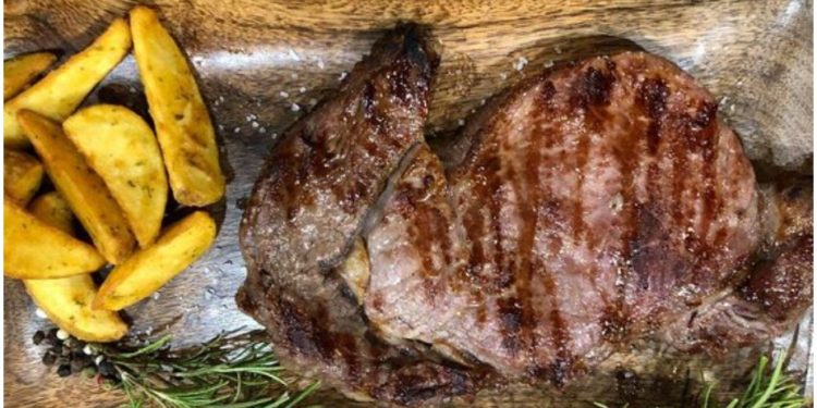 E pazakontë në Greqi/ 43-vjeçari humb jetën në restorant pasi u mbyt me mish