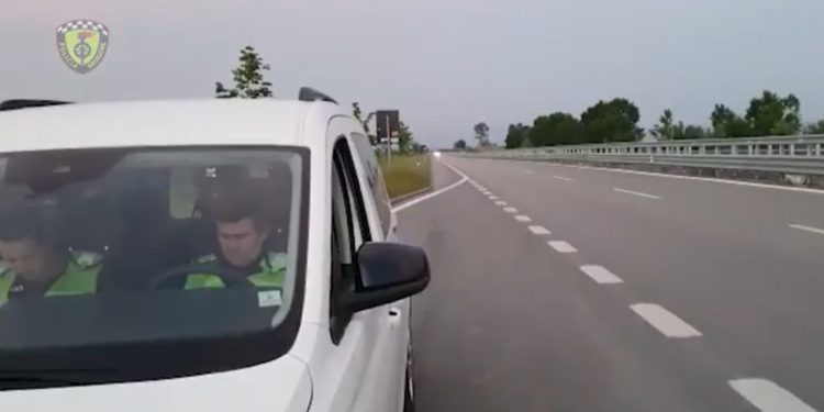 Makina inteligjente bën “namin” në Bypassin e Fierit, qindra gjoba dhe 93 patenta të hequra (VIDEO)