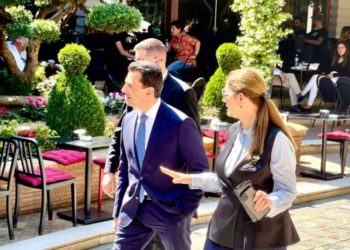 Kumbaro i tregon Tiranën ministrit grek të Mjedisit (FOTO)