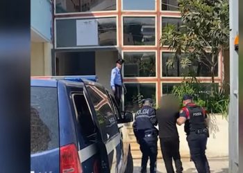 “Do të të nxjerr unë nga burgu”, pranga mashtruesit nga Delvina (VIDEO)