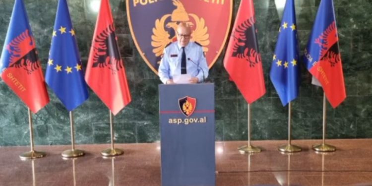 Bilanci i natës së kaluar: 19 policë të plagosur, një u godit me thikë nga huliganët