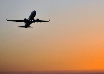 Nis ardhja e charterave të parë me turistë të huaj në Shqipëri