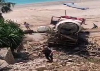 Pamje nga aksidenti i frikshëm në Dhërmi, shoferi hidhet nga betonierja për të shpëtuar (VIDEO)