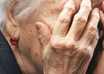 Tentoi të përdhunojë 89-vjeçaren, tetë vite burg për të riun në Greqi