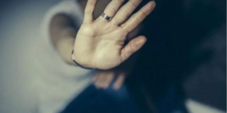 I moshuari i shkon komshies në bahçe, ja çfarë ndodhi në sy të mbesës së saj