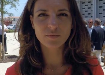 U kap “mat” duke blerë brekë 2 mijë euro, jep dorëheqjen deputetja