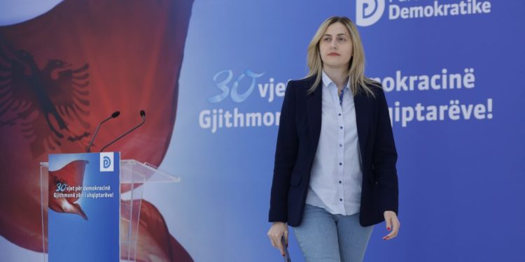 Deputetja e Sarandës tregon pse iu bashkua Kuvendit të Berishës