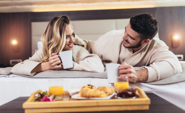 Ja arsyeja shkencore që dhoma e hotelit ju afron më shumë me partnerin se shtëpia