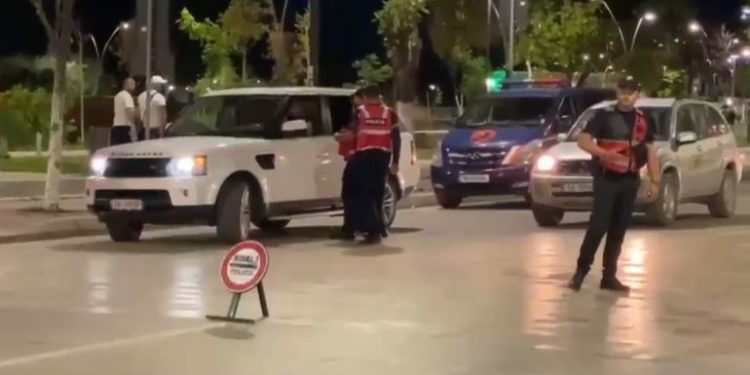 Sarandë, kanosi me thikë një grua, nën hetim 41-vjeçari