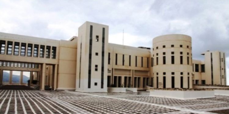 Ç’po ndodh në Kretë? Persona të maskuar bastisin universitetin, plagosen dy studentë