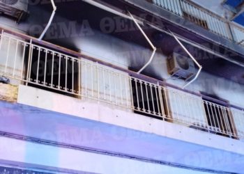 Tronditet Athina/ Djali vret nënën me thikë dhe i vë flakën shtëpisë