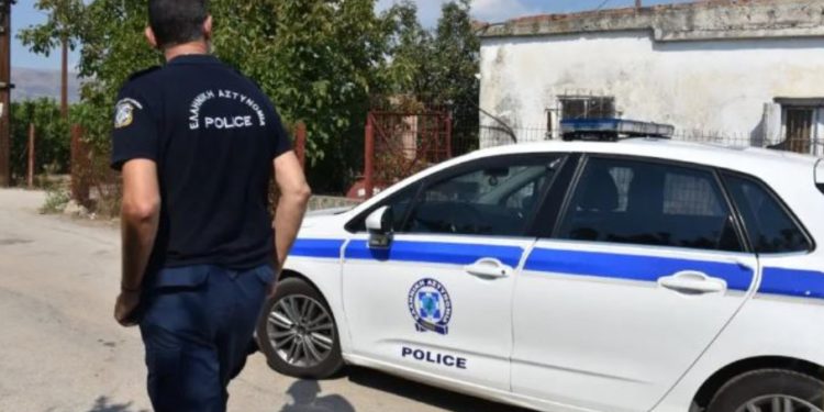 Greqi, shqiptari fsheh “të bardhën” në arush pellushi, arrestohet nga policia