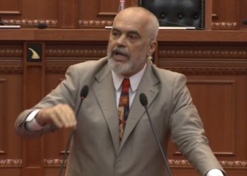 Butrinti me koncension/ Rama: Ju e keni damkën në lule të ballit nga SHBA