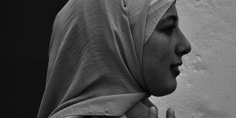 Biseda me një vajzë myslimane që nuk dëgjon muzikë dhe as kërcen se është e papërshtatshme