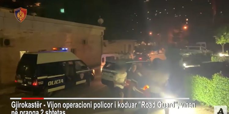Mbushën makinën me klandestinë, arrestohen dy të rinj te “Ura e Lumit” në Gjirokastër (VIDEO)