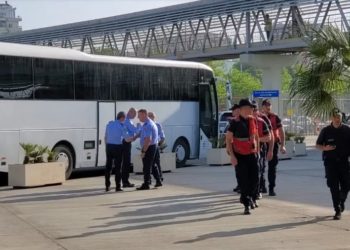 80 huliganë italianë kthehen mbrapsht nga policia shqiptare