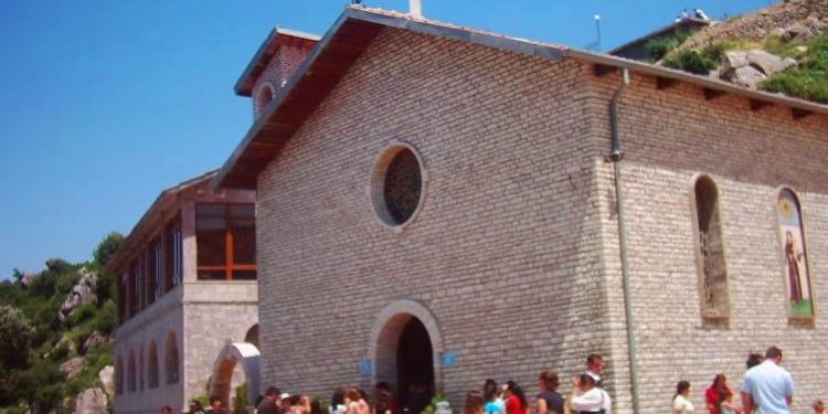 Sherr me thika te Kisha e Laçit, një i plagosur në gjendje të rëndë