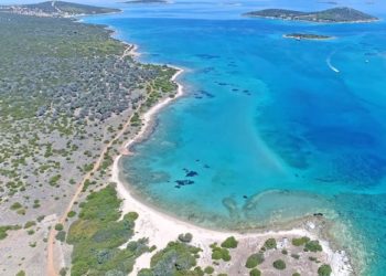 Njeriu më i pasur në botë kërkon të blejë ishullin shumë pranë Shqipërisë