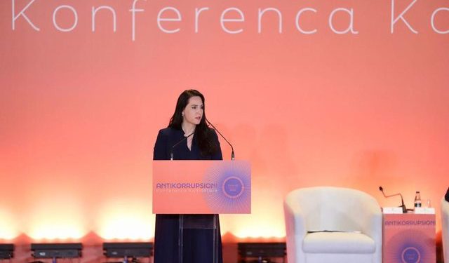 Konferenca anti-korrupsion, Caka: Koha për ta sfiduar, jo intimidim para burokracisë dhe arrogancës së zyrtarëve abuziv