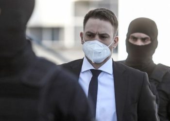 Piloti që “shokoi” Greqinë takon prindërit për herë të parë pas ngjarjes së rëndë