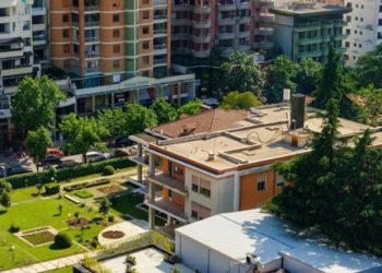 “Shqipëria kaput”: Një vend plot me kontradikta, u përpoqa për ta kuptuar por nuk ia dola!