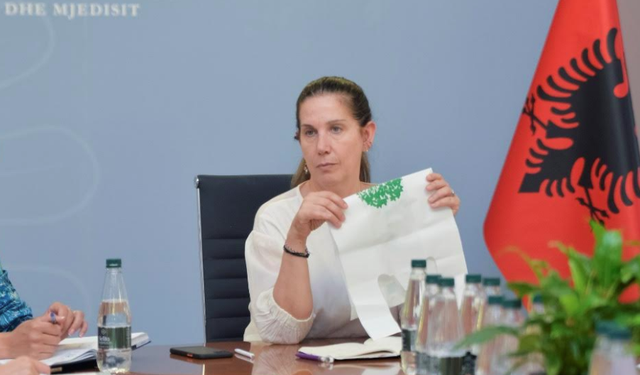 Qeset plastike, Mirela Kumbaro paralajmëron gjoba prej 1 korrikut