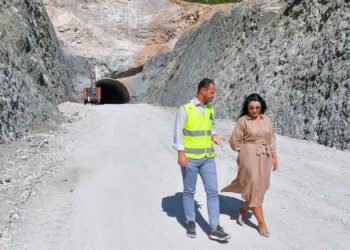 Belinda Balluku inspekton punimet në Kardhiq-Delvinë, në korrik pritet hapja e rrugës