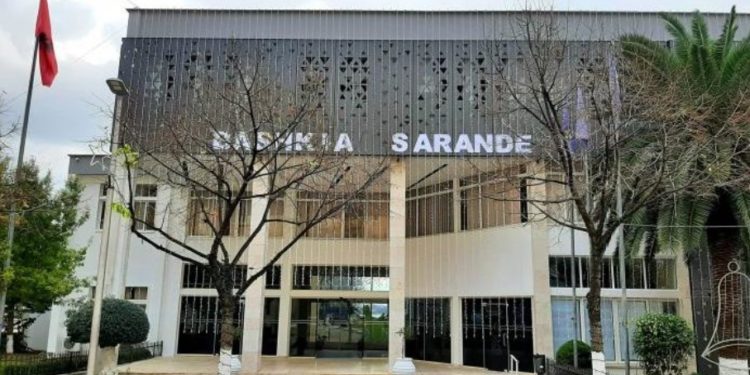 Tjetërsuan lulishten për të ndërtuar, pas zyrtarëve të bashkisë arrestohen edhe biznesmenët në Sarandë (Emrat)