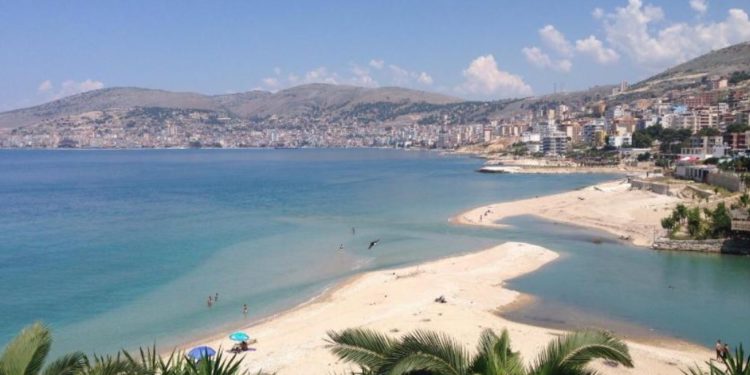 sarande, turiste, angleze, polica, zhytje