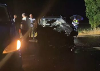 Aksidenti tragjik në Levan-Tepelenë, momenti kur mbërrijnë në spital 4 të plagosurit (VIDEO)